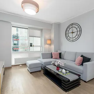 Towarowa By Renters Apartament